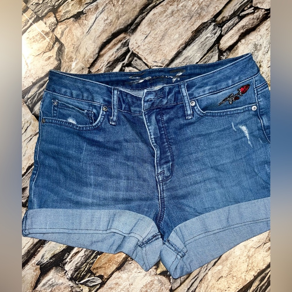 Size 10 Seven7 Jean shorts 🥀